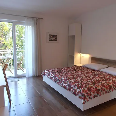 Oleandri A2 Mit Meerblickbalkon * Opatija